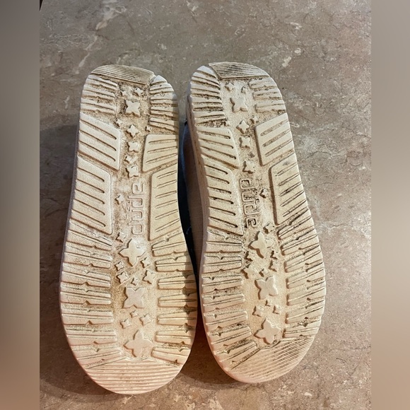 Size 3-4 Hey Dudes - Picture 3 of 5